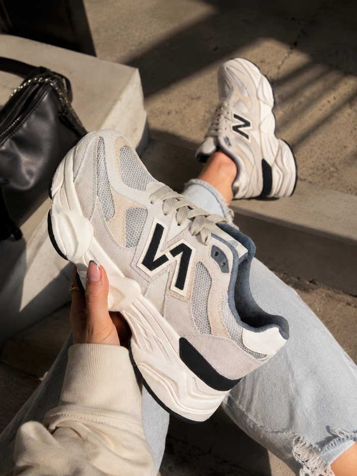 Sneaker Dana lichtbeige met zwart PRE-ORDER